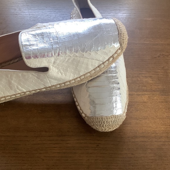 New VC signature by vince Camuto slide. Color is creamy white with silver design - Picture 5 of 5